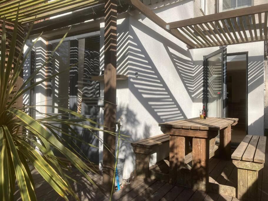 Apartment Self-contained, Private Entrance, Near Centre *