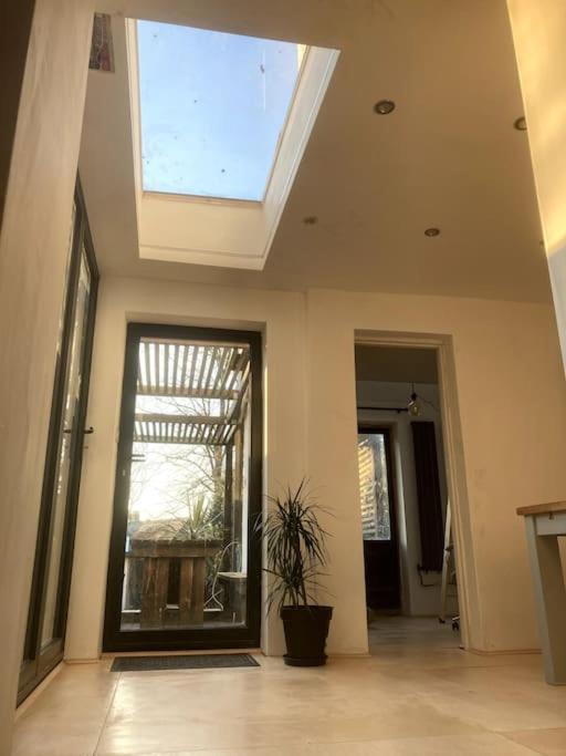 Apartment Self-contained, Private Entrance, Near Centre