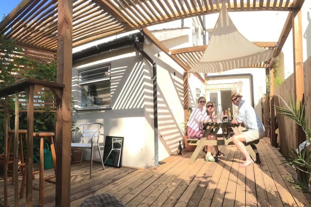 Self-contained, Private Entrance, Near Centre Apartment *